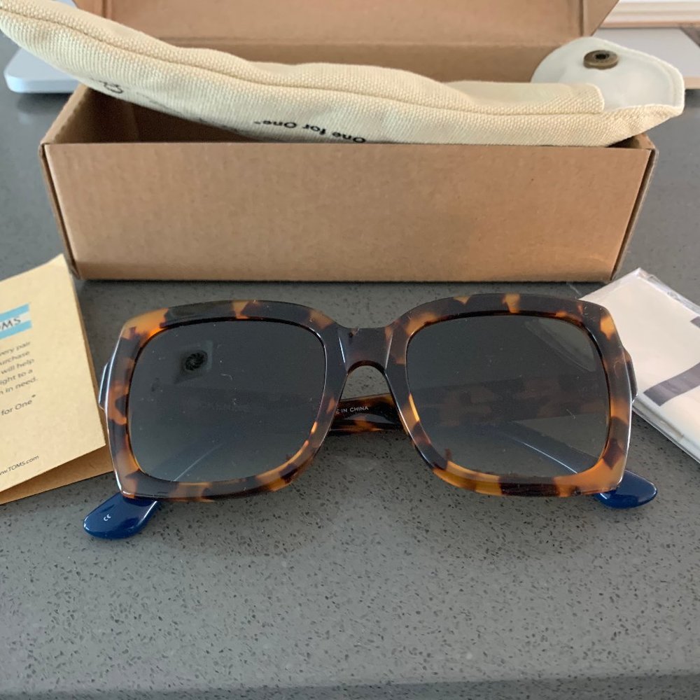 TOMS Sunglasses - Mackenzie